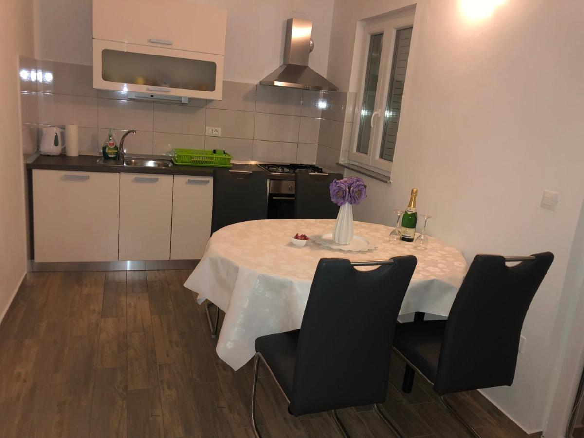 Apartmani Ivana Cres Bagian luar foto