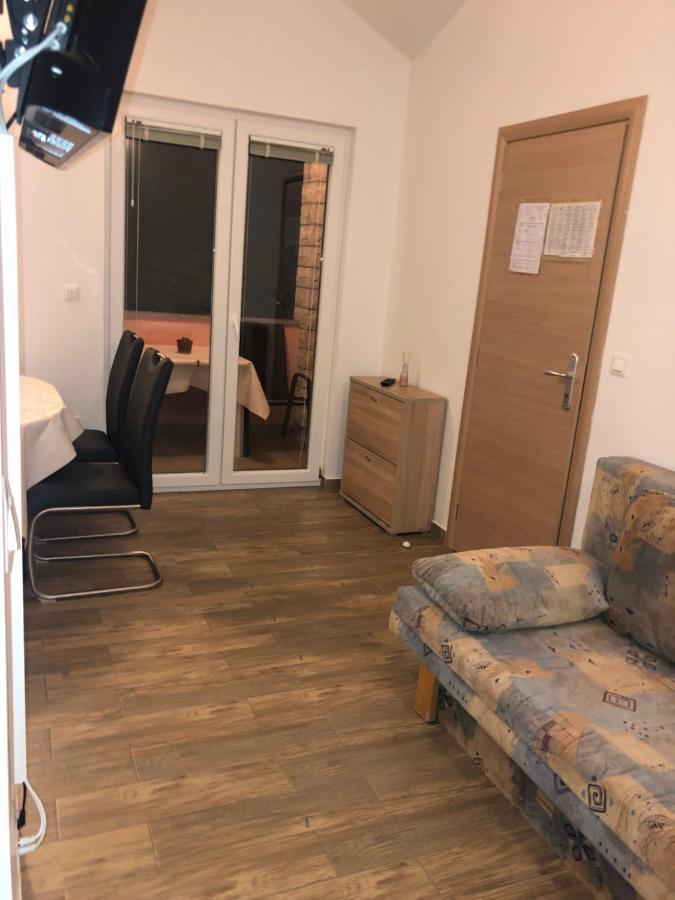 Apartmani Ivana Cres Bagian luar foto